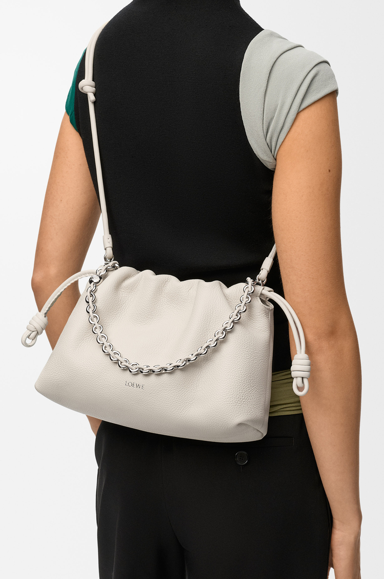 LOEWE Flamenco purse moyen en cuir de veau grainé Blanc Doux