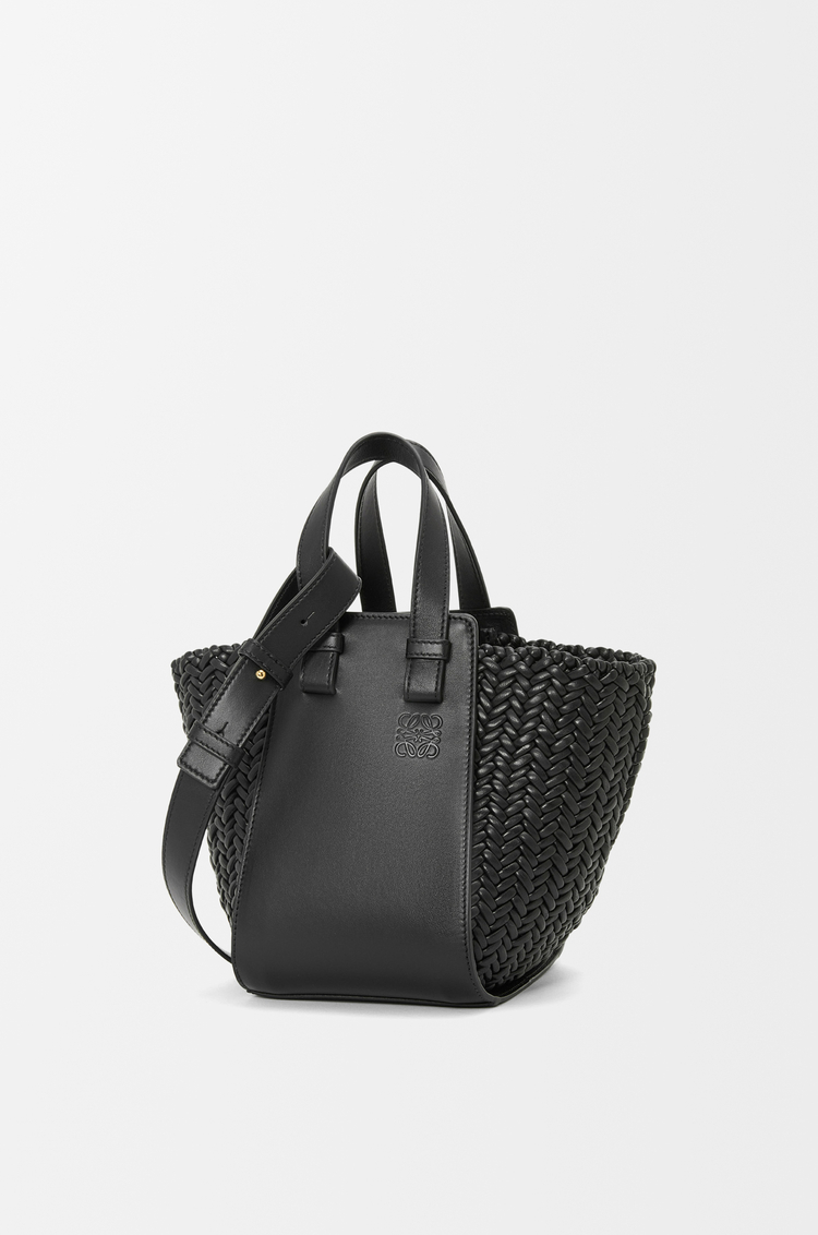 LOEWE Kompakte Hammock Tasche aus Kalbsleder Schwarz