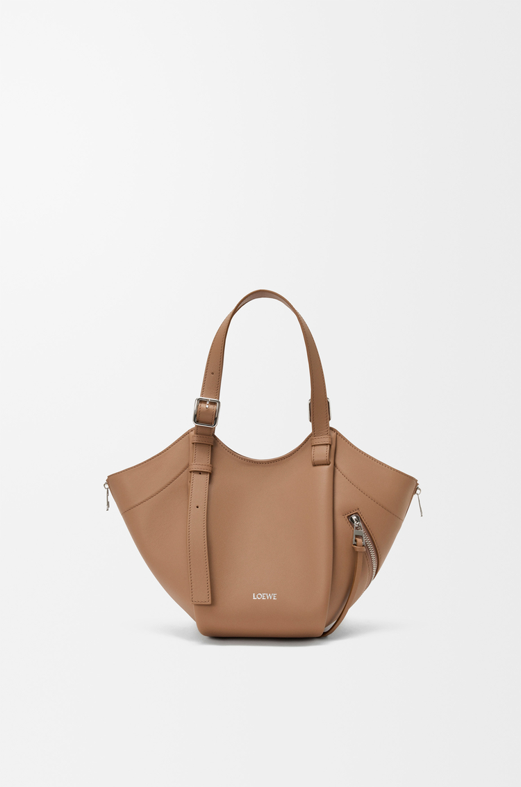 LOEWE Borsa Hammock Flip in pelle di vitello classica Moca