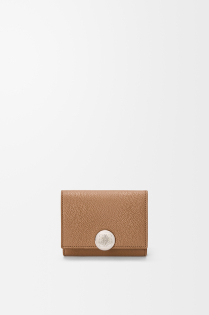 LOEWE Pebble trifold wallet in pebble grained calfskin Mocha
