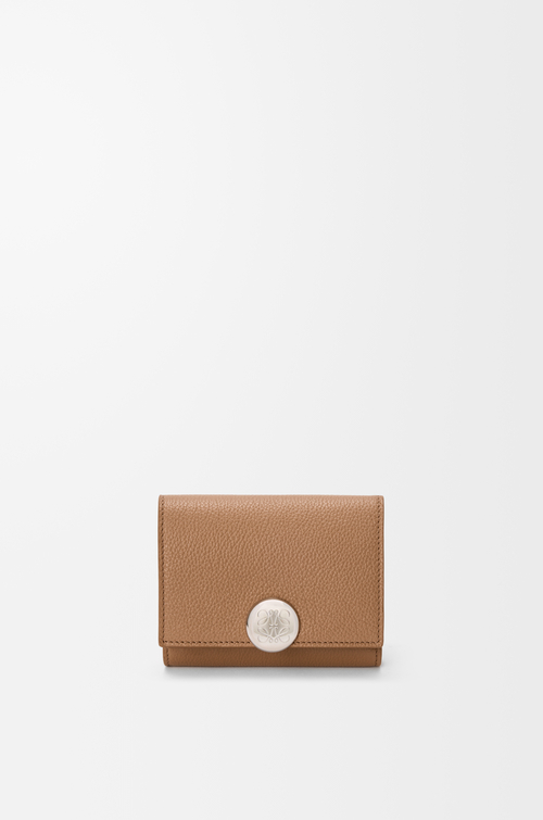 LOEWE Portafoglio trifold Pebble in pelle di vitello martellata Moca