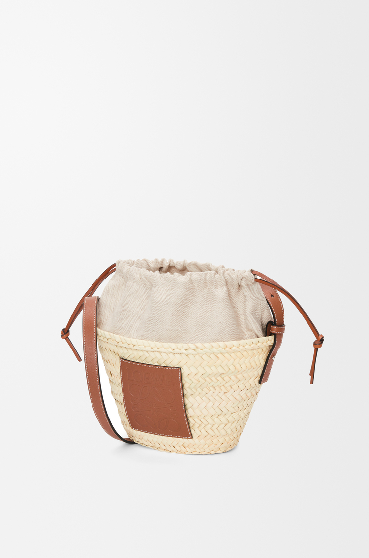 LOEWE Drawstring Bucket en fibres de palmier et cuir de veau Naturel/Tan