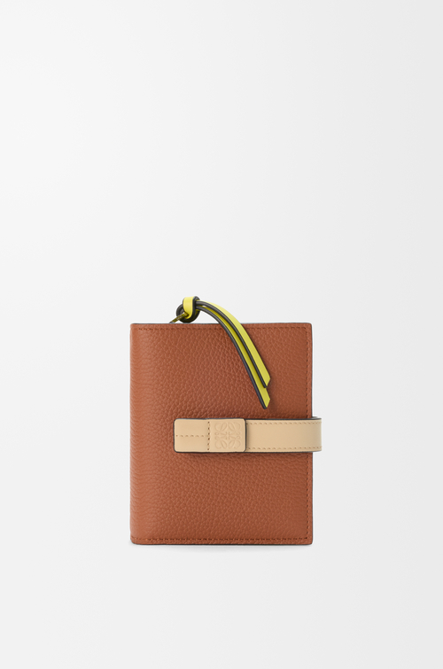 LOEWE Kompakte Brieftasche mit Reißverschluss aus weichem Kalbsleder Eichhörnchenbraun/Beige