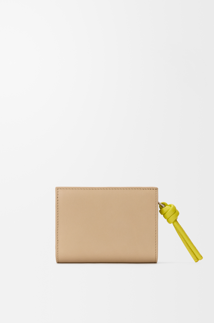 LOEWE Knot compact wallet in shiny nappa calfskin Beige/Lemon