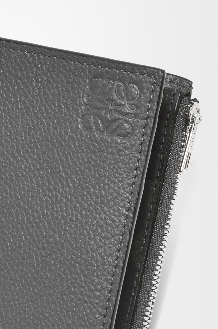 LOEWE Cartera compacta fina en suave piel de ternera graneada Antracita