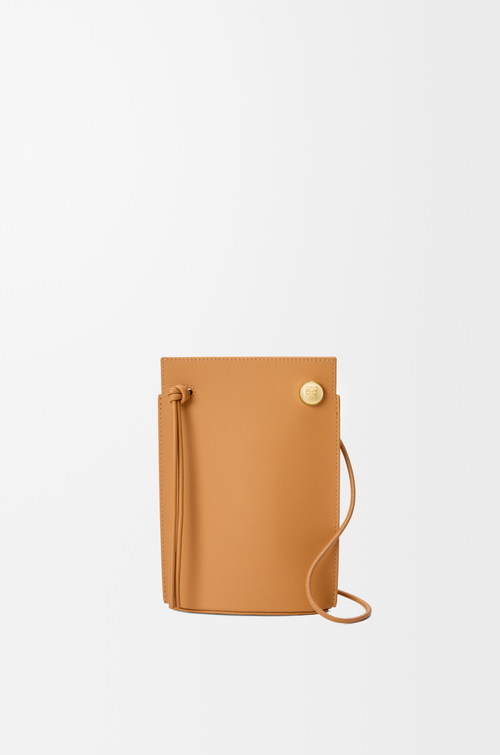 LOEWE Pebble Dice Tasche aus klassischem Kalbsleder Warm Desert