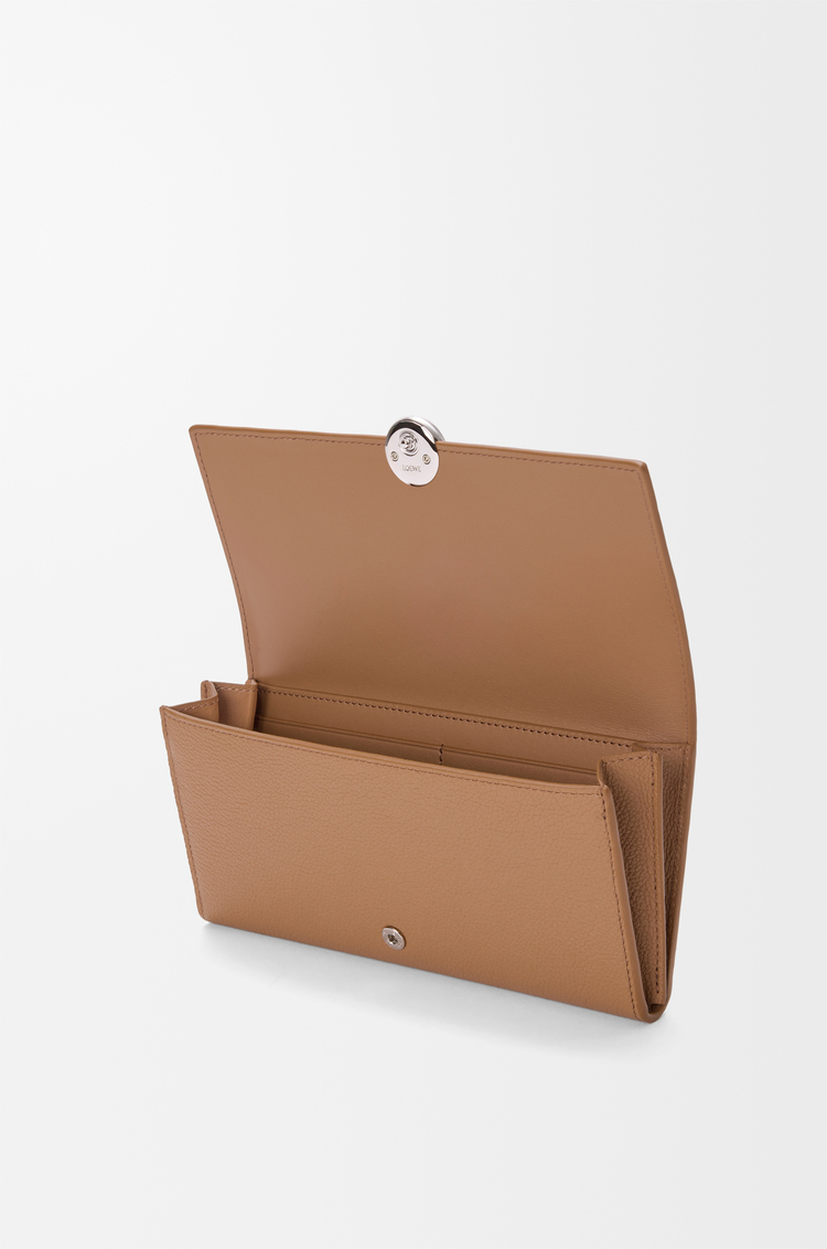 LOEWE Portafoglio continental Pebble in pelle di vitello granata Moca