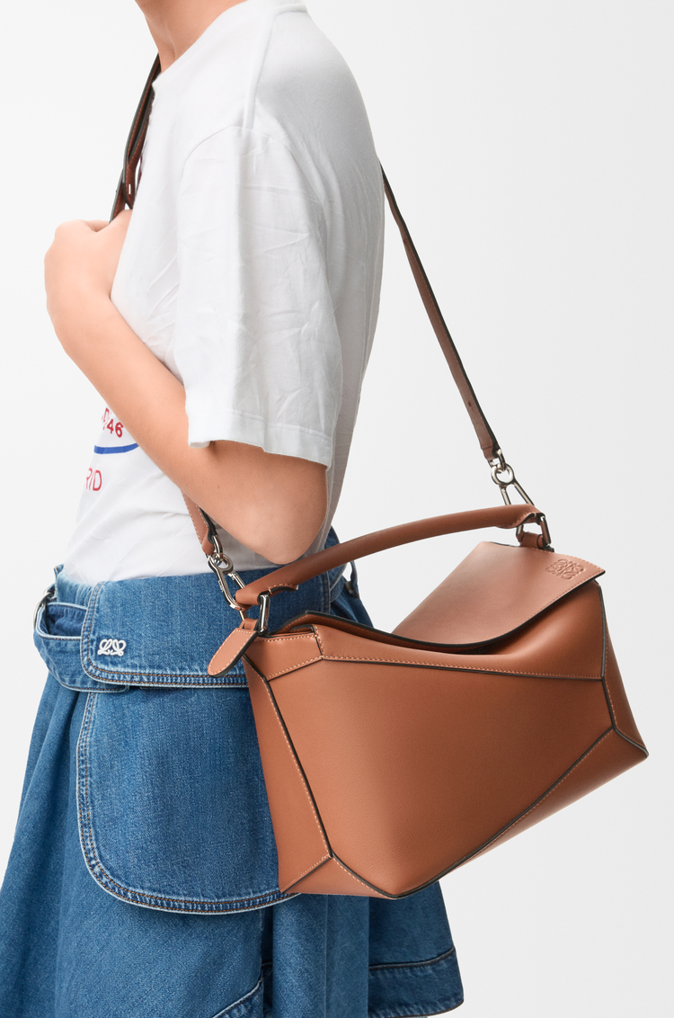 LOEWE Borsa Puzzle Edge media in pelle di vitello classica Tan