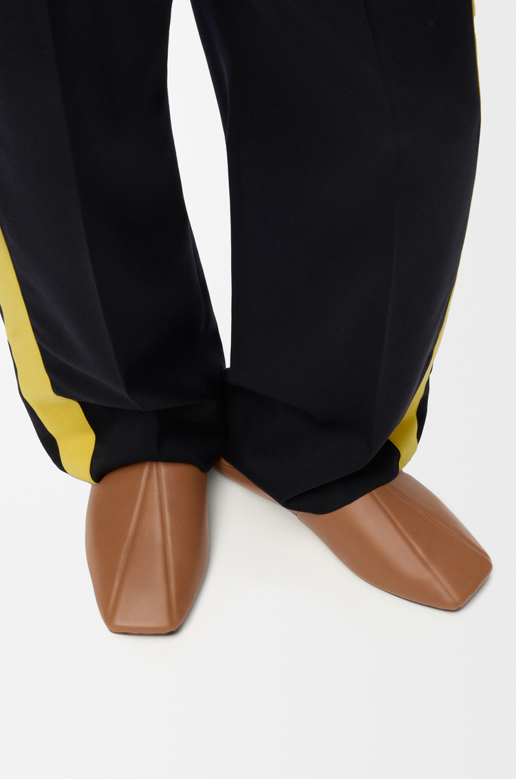 LOEWE Slipper Origami en piel de ternera suave Moca
