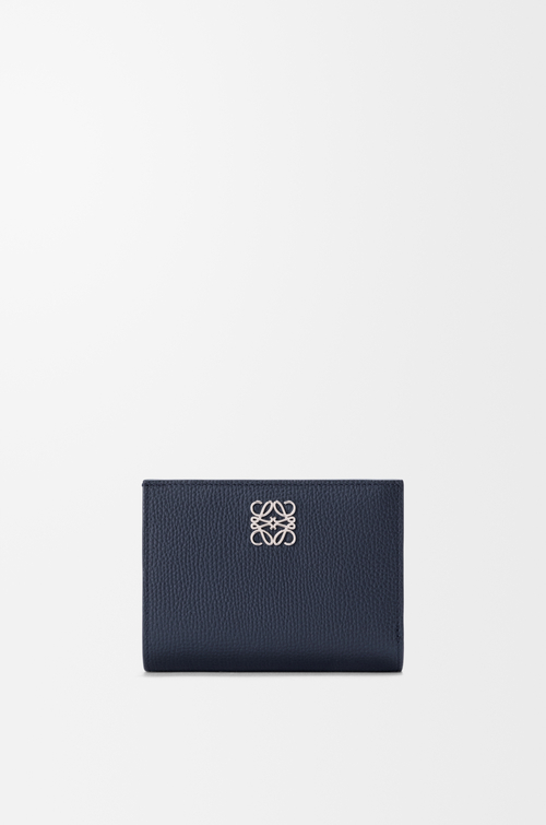LOEWE Kompakte Anagram Brieftasche aus Pebble Grain Kalbsleder Dunkles Marineblau