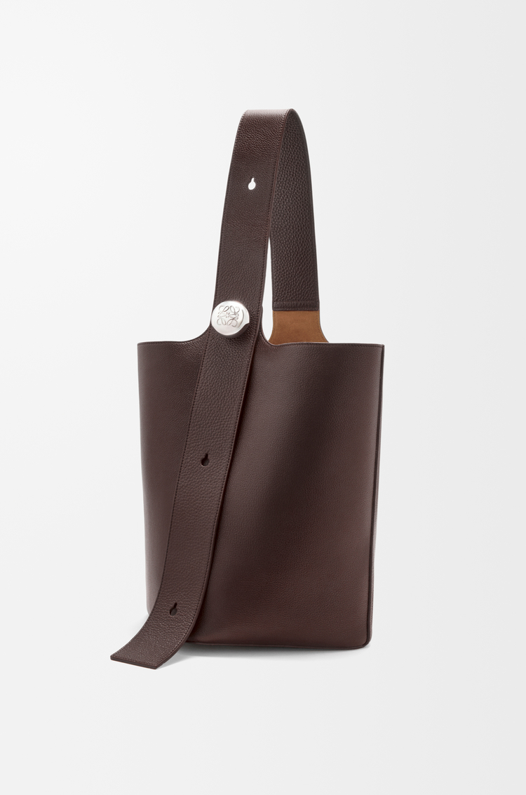 LOEWE Bolso Pebble bucket grande en piel de ternera graneada flexible Burdeos Oscuro