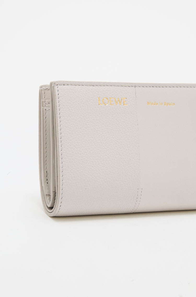 LOEWE Duet compact wallet in smooth and grained calfskin Light Ghost Grey