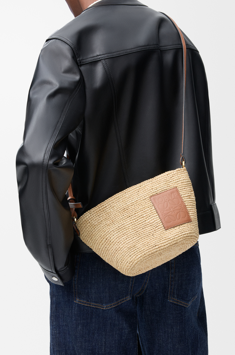 LOEWE Slit Pochette en raphia et cuir de veau Naturel/Tan
