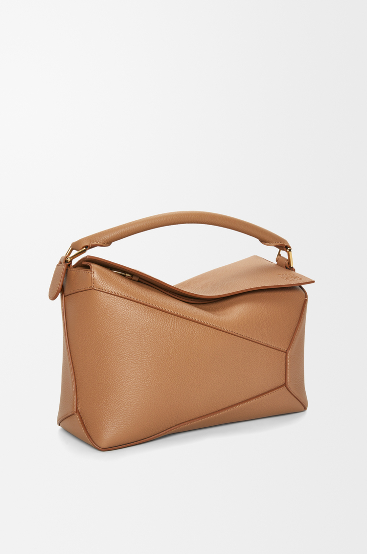 LOEWE Borsa Puzzle Edge media in morbida pelle di vitello granata Caramello