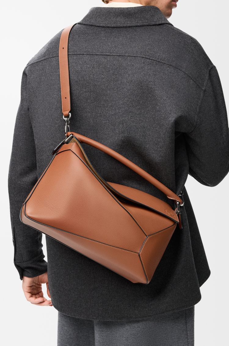 LOEWE Große Puzzle Edge Tasche aus klassischem Kalbsleder Tan