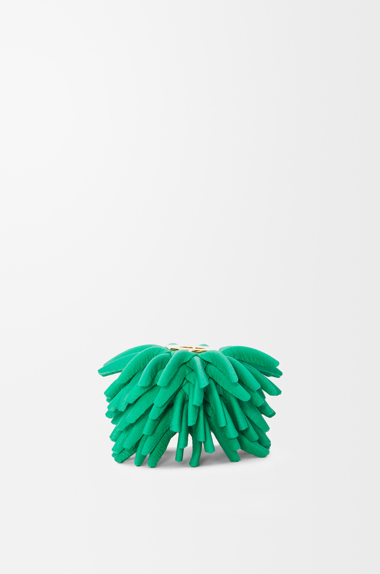 LOEWE Petit charm fleur en cuir de veau Vert Jungle