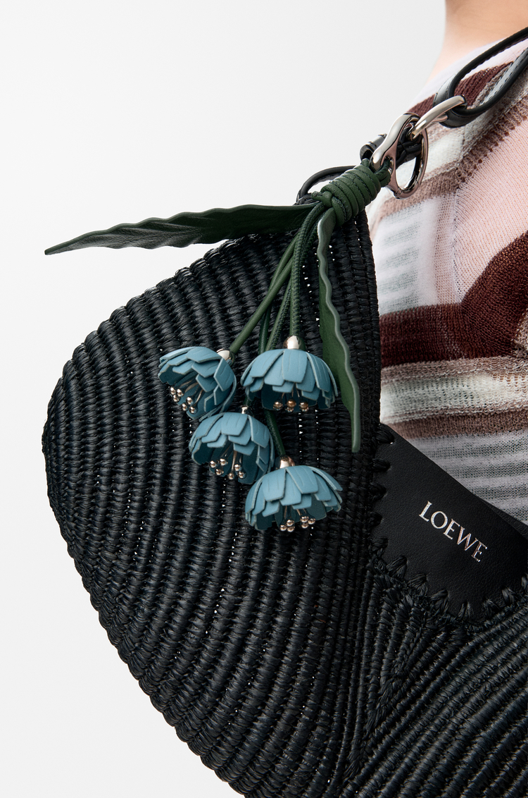 LOEWE Flower charm in classic calfskin Blue/Green