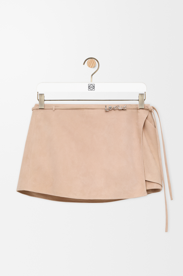 LOEWE Shorts aus Ziegenveloursleder. Sandfarben