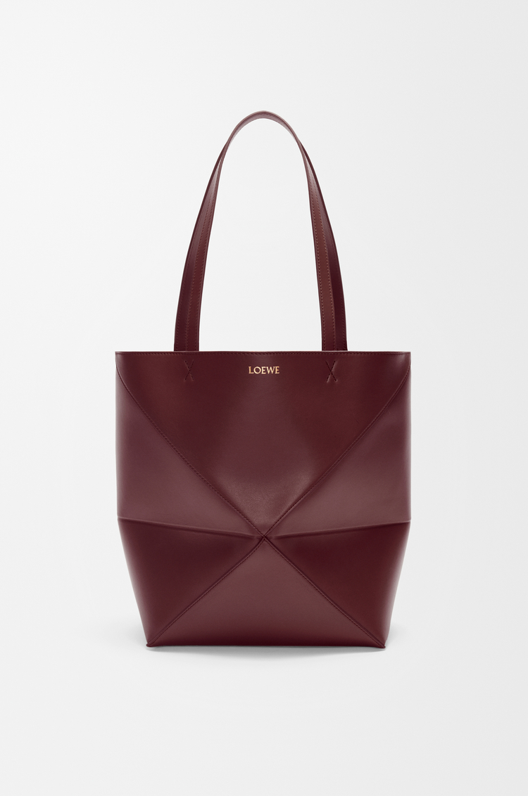 LOEWE Bolso Puzzle Fold tote mediano en piel de ternera brillante Burdeos Oscuro