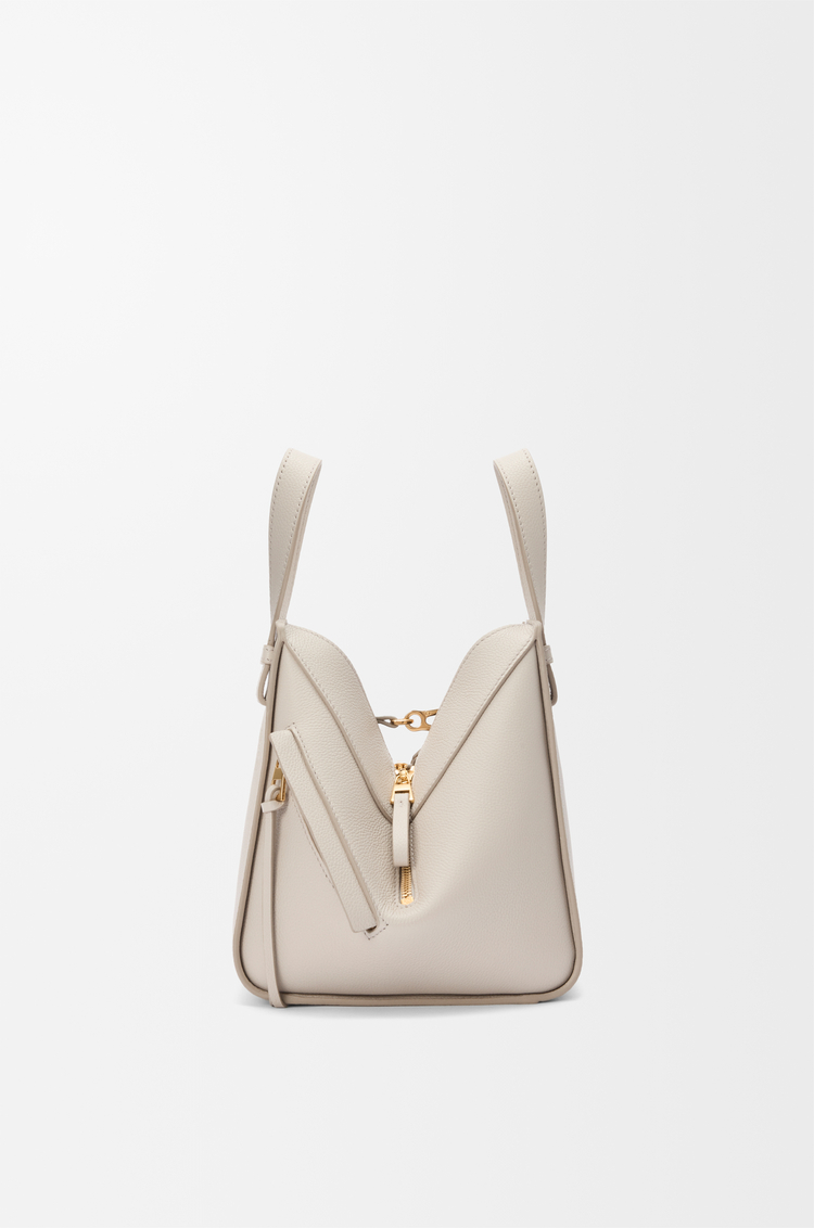 LOEWE Sac Hammock Compact en cuir de veau grainé souple Light Ghost