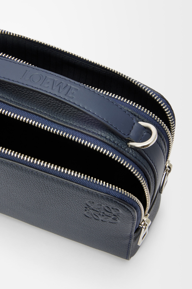 LOEWE Bolso bandolera Mini Camera en suave piel de ternera graneada Azul Marino