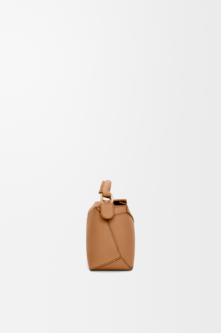 LOEWE Borsa Puzzle Edge mini in morbida pelle di vitello granata Caramello