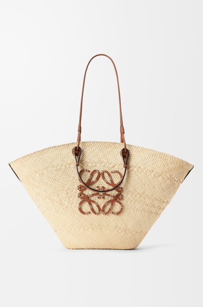 LOEWE Large Anagram basket bag in iraca palm and calfskin Natural/Tan