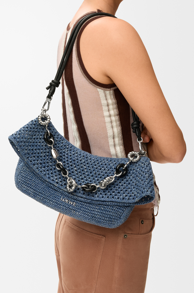 LOEWE Bolso Ola mediano en crochet Azul Vaquero