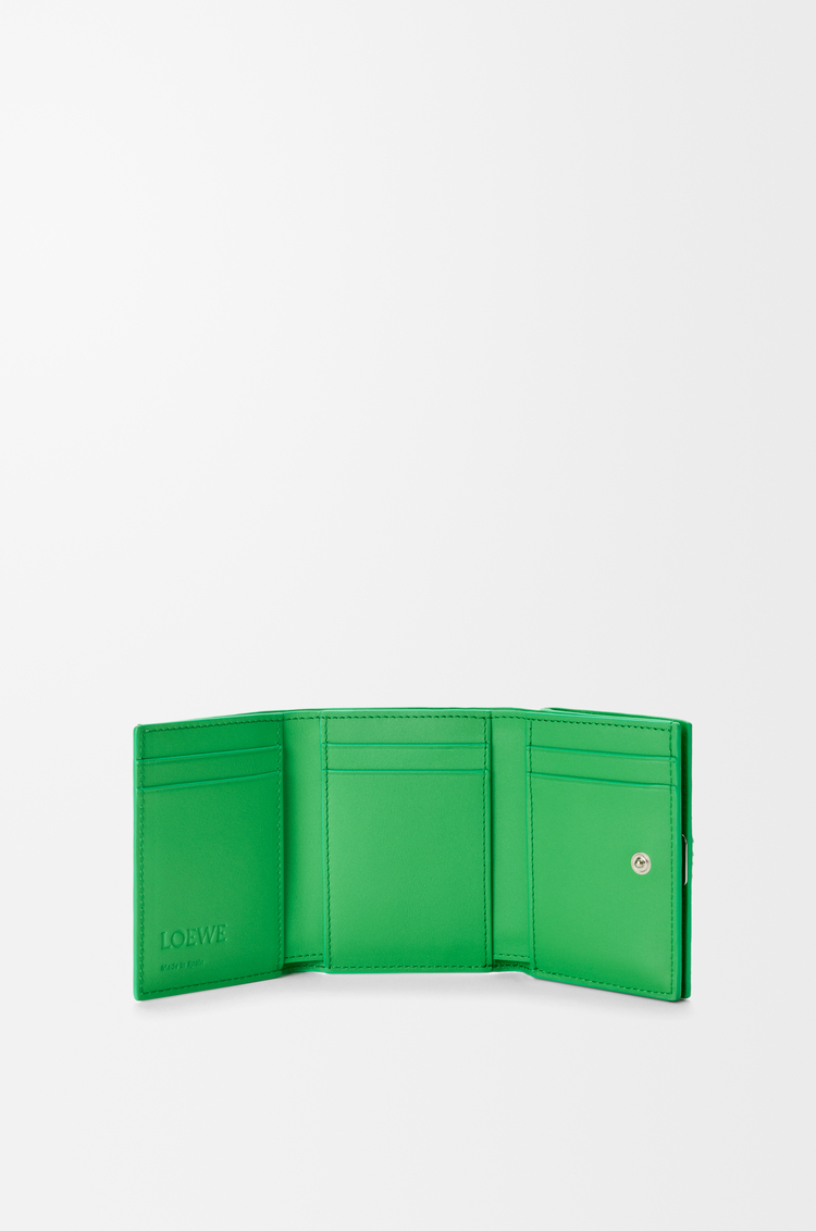 LOEWE Portafoglio trifold Anagram in pelle di vitello martellata Verde Trifoglio