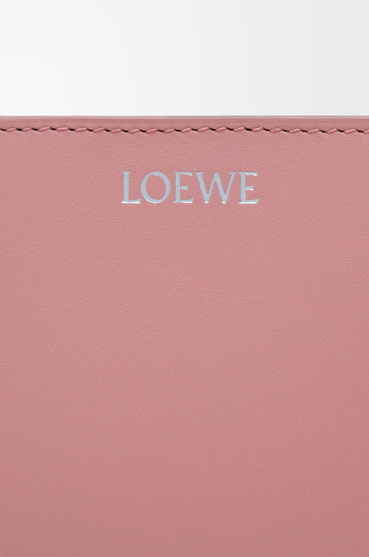 LOEWE Cartera compacta Knot en piel napa de ternera brillante Empolvado/Caoba