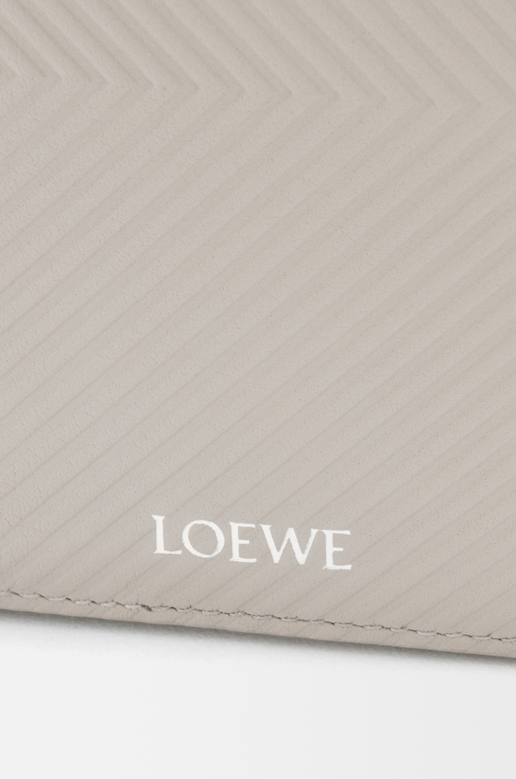 LOEWE Slim compact wallet in textured classic calfskin Shell Grey