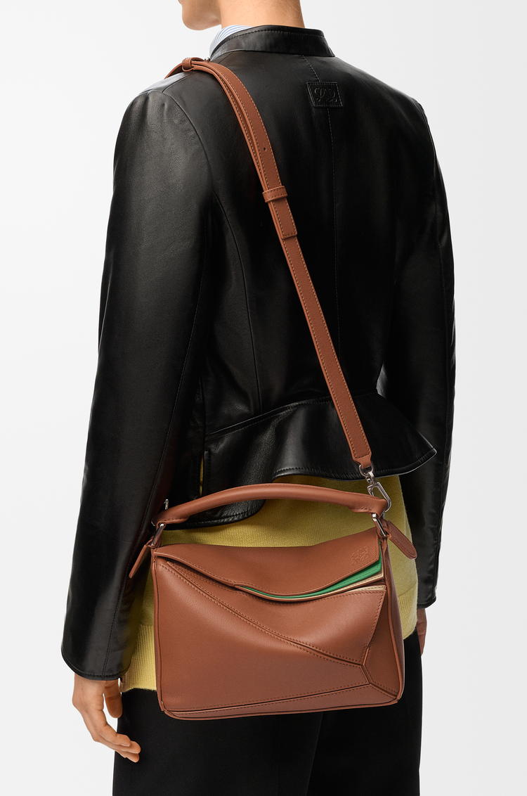 LOEWE Bolso Puzzle pequeño en piel de ternera clásica en capas Ardilla Multicolor