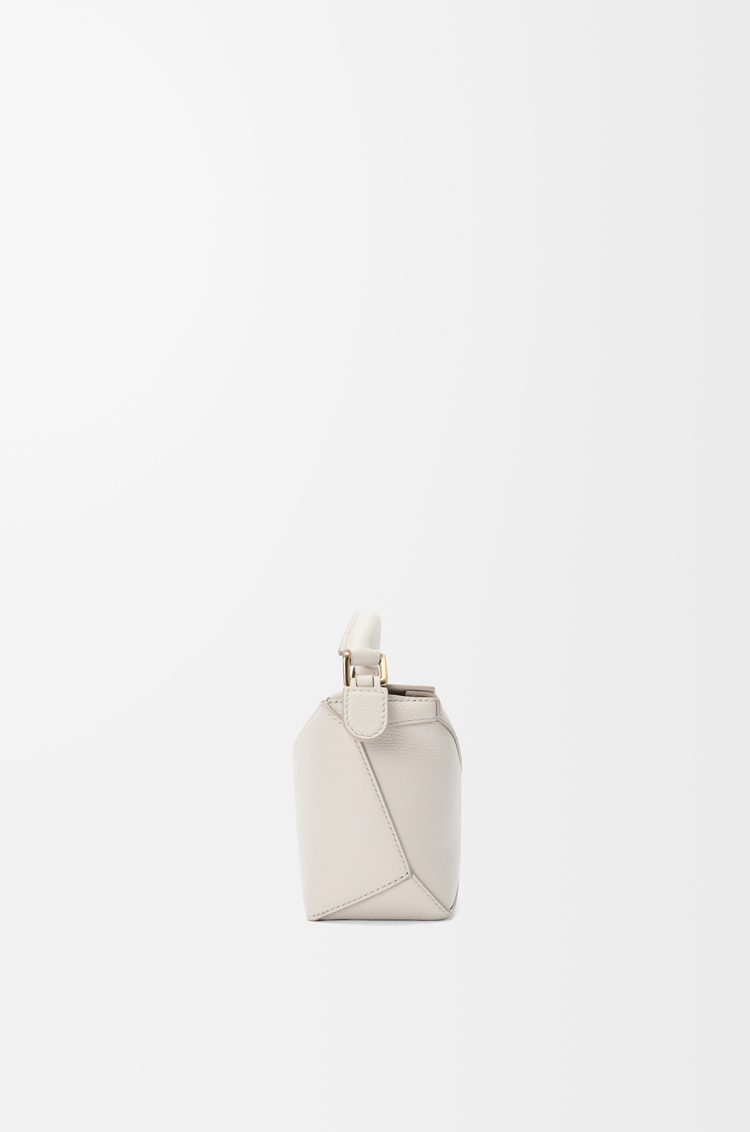 LOEWE 迷你柔软粒面牛皮革 Puzzle 手袋 浅轻灵灰