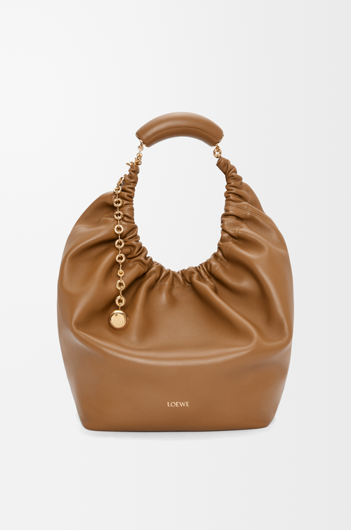 LOEWE Borsa Squeeze media in nappa di agnello morbida Quercia