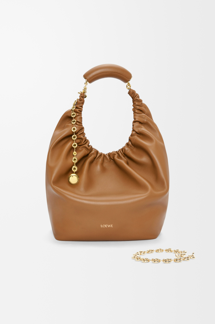 LOEWE Sac Squeeze moyen en cuir d'agneau nappa doux Chêne