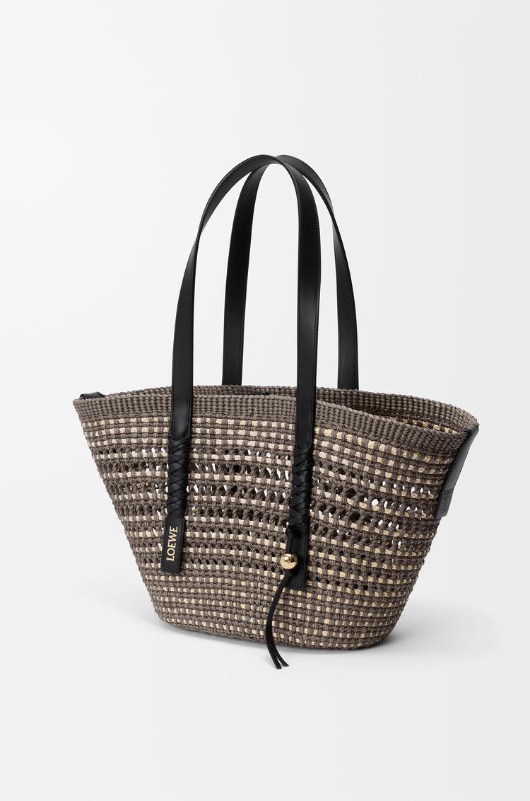 LOEWE 中号伊拉卡棕榈纤维和牛皮革 Braid Basket 手袋 卡其色/自然色