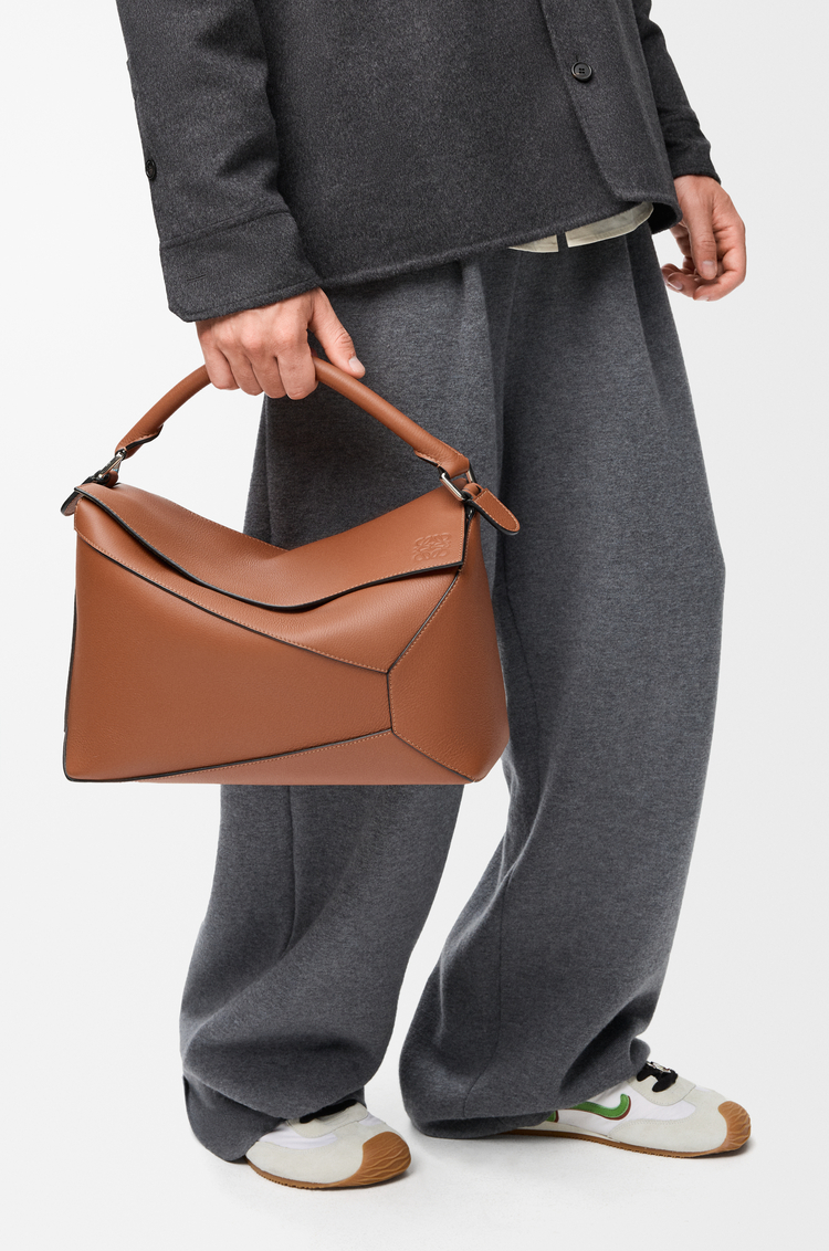 LOEWE Große Puzzle Edge Tasche aus klassischem Kalbsleder Tan