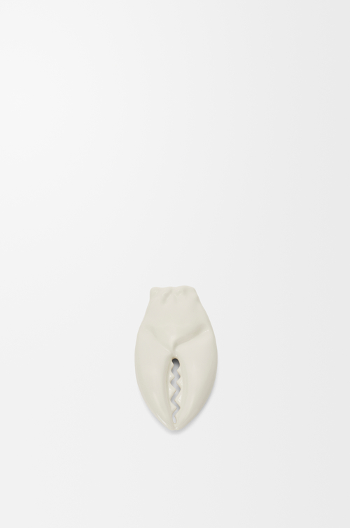 LOEWE Spilla Claw piccola in ceramica Off-white