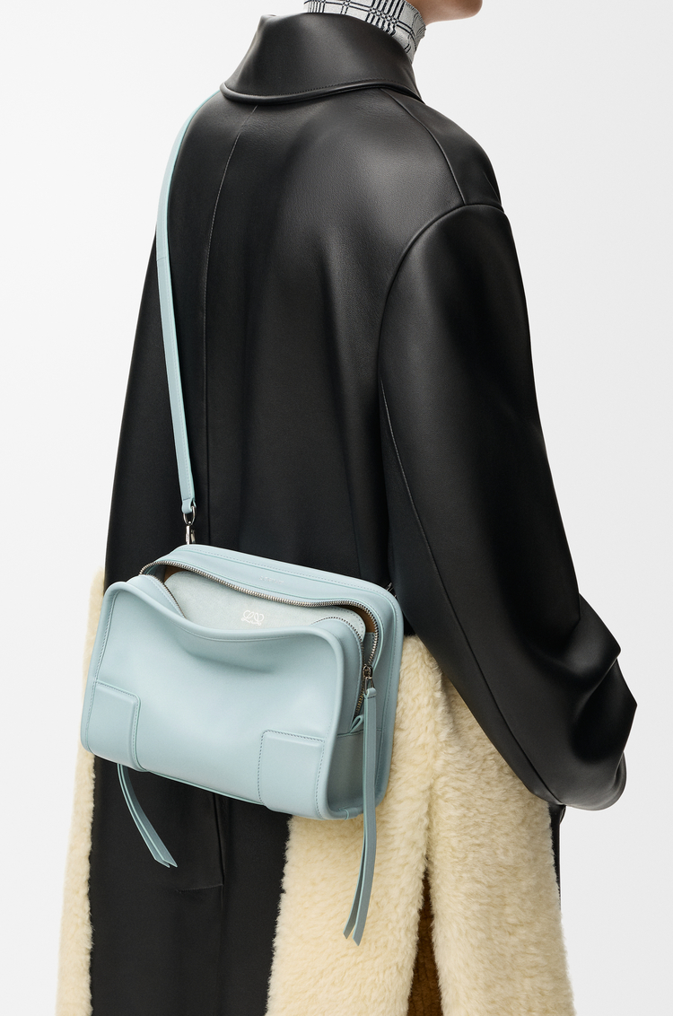 LOEWE Borsa Amazona 180 piccola in morbida pelle di vitello Grigio