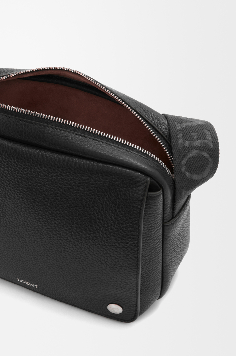 LOEWE ペブル メッセンジャーバッグ ミディアム（サプルグレインカーフ） ブラック