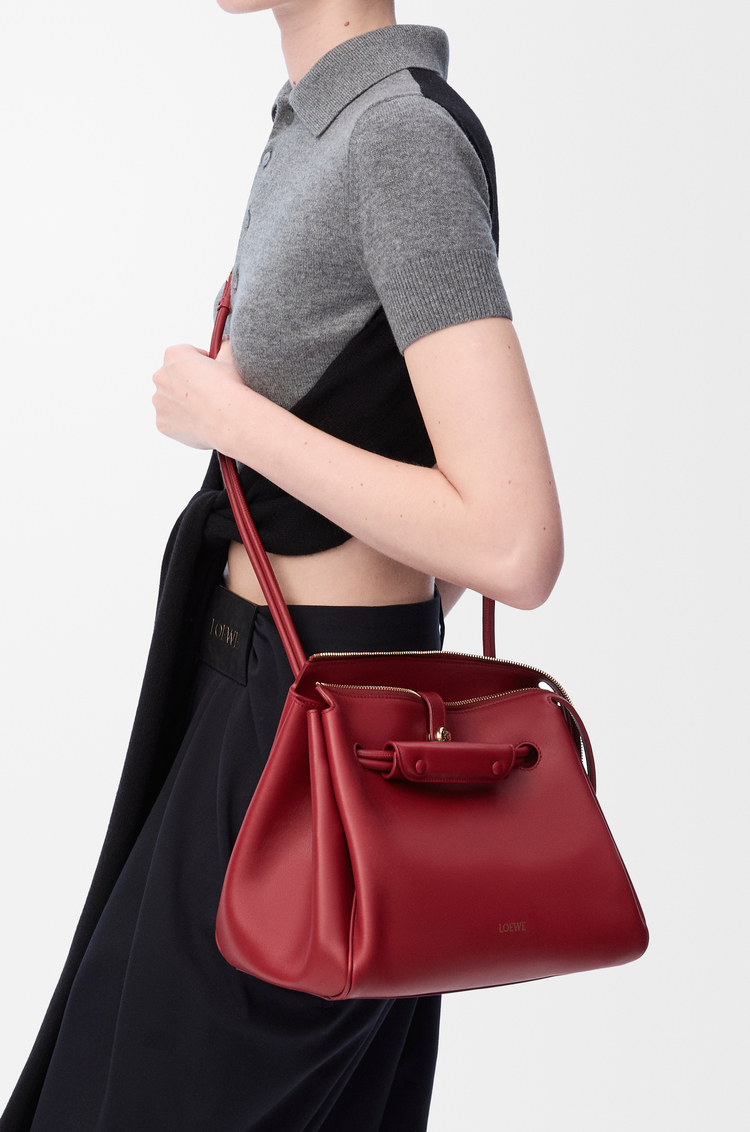 LOEWE Sac Madrid moyen en cuir de veau souple Rouge Brûlé