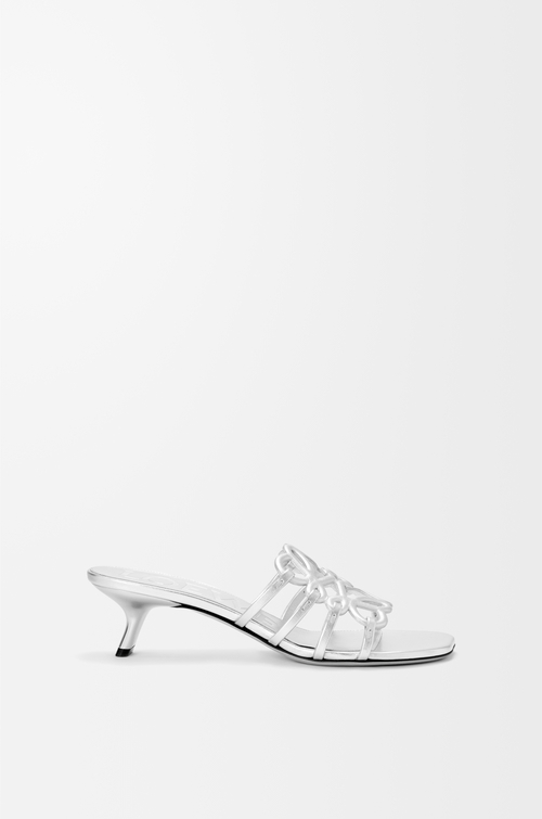 LOEWE Slide Petal Anagram in pelle di agnello laminata Argento