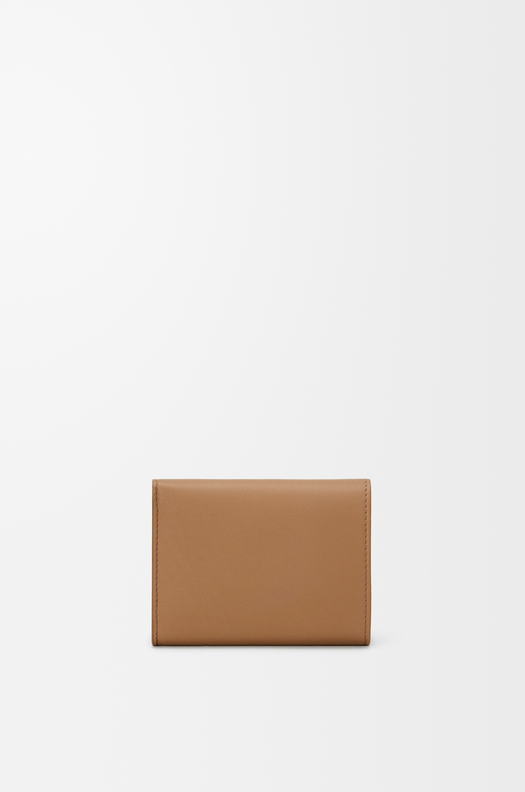 LOEWE アライグマ トライフォールド ウォレット（ナパカーフ） モカ