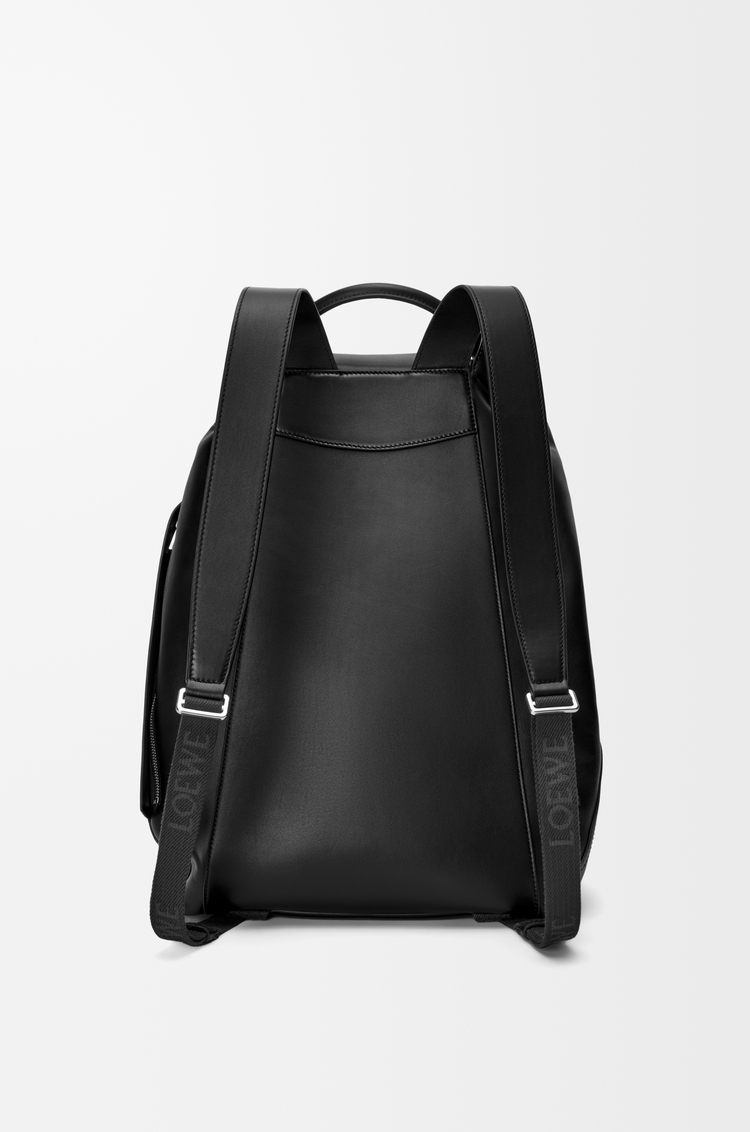 LOEWE フラメンコ バックパック（シャイニーサプルカーフ） ブラック