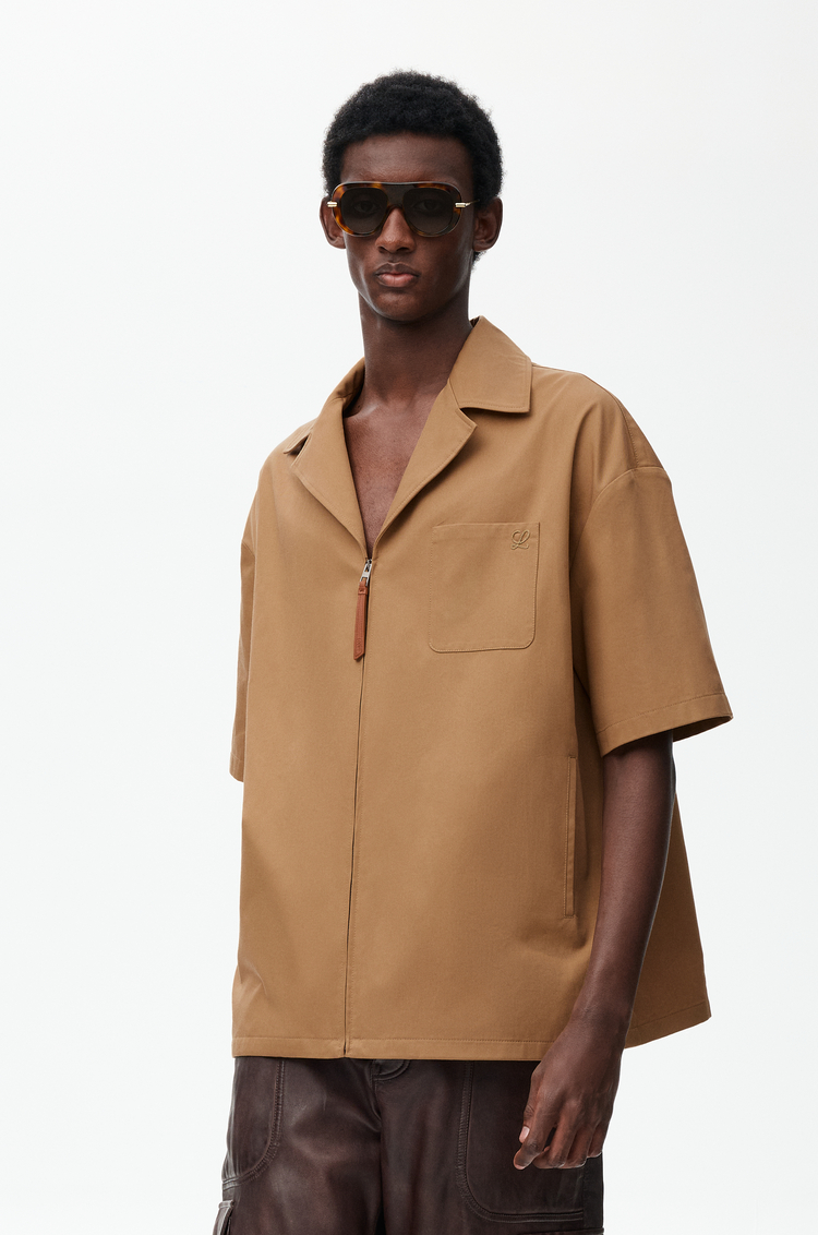 LOEWE Camisa de manga corta en algodón Almendra