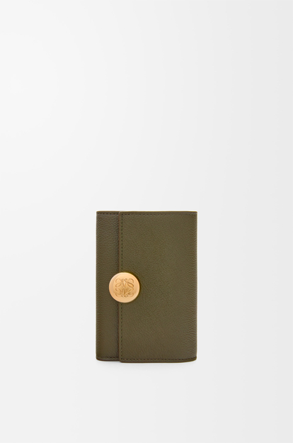 LOEWE Petit portefeuille vertical Pebble en cuir de veau grainé Vert Kaki Foncé