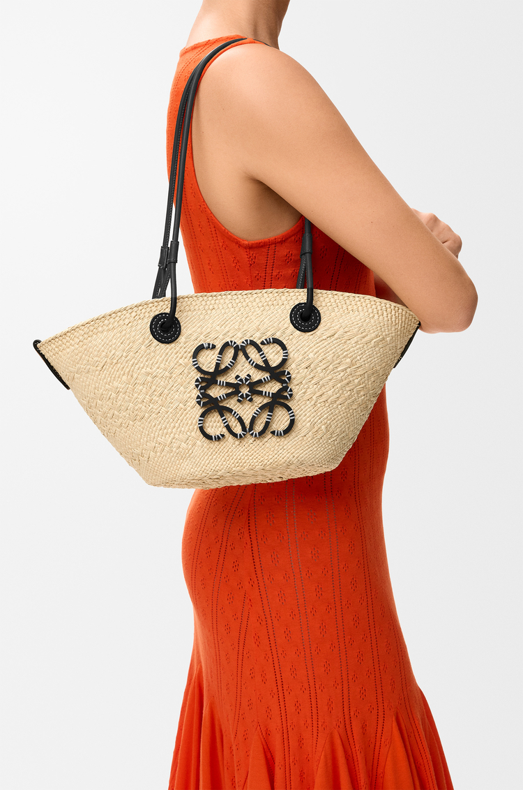 LOEWE Petit panier Anagram en palmier Iraca et cuir de veau Naturel/Noir