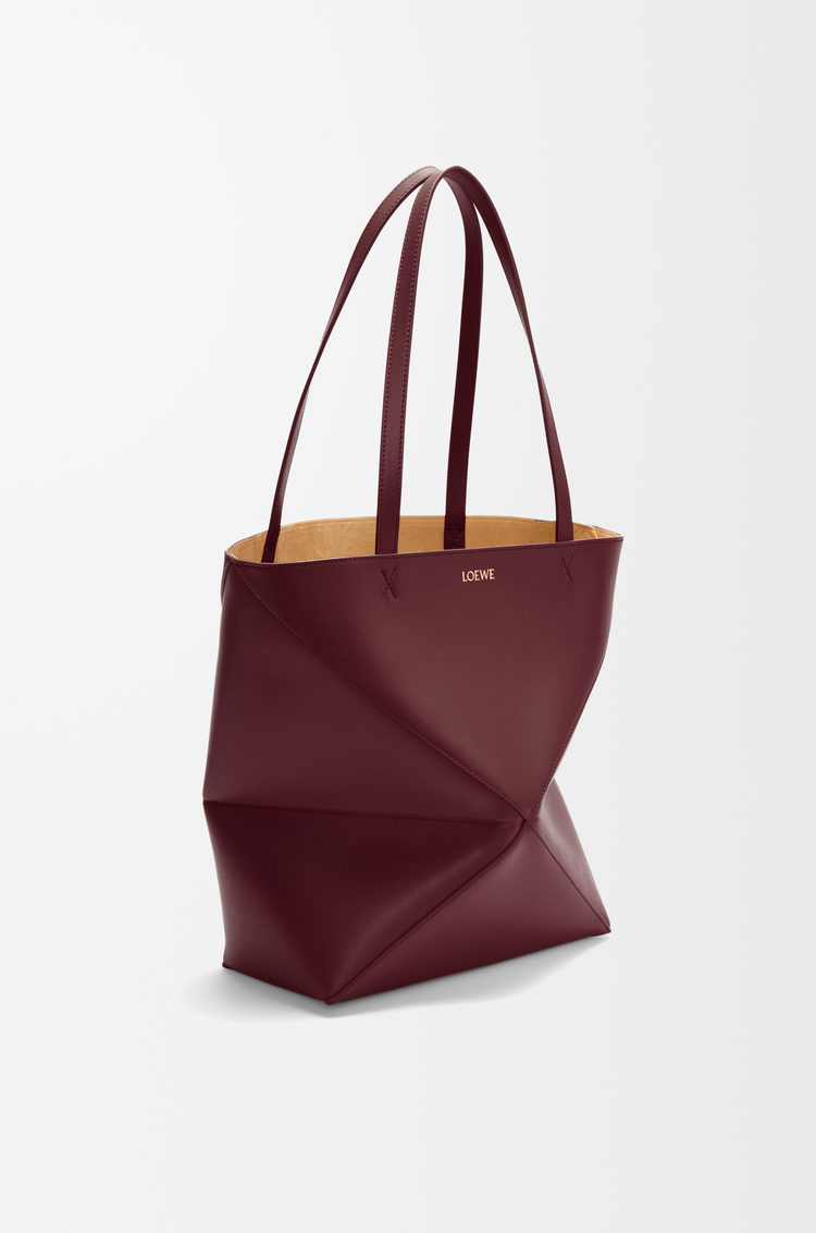 LOEWE Bolso Puzzle Fold tote mediano en piel de ternera brillante Burdeos Oscuro