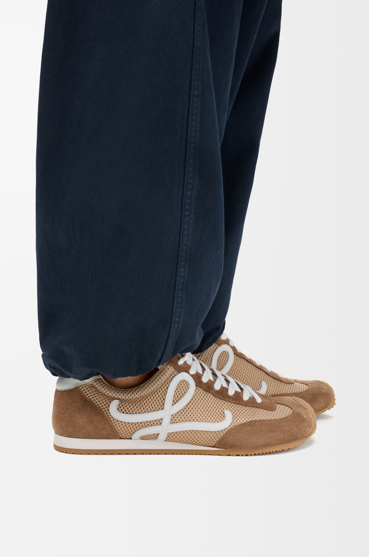 LOEWE Sneakers Ballet Runner 2.0 en cuir velours et maille technique Nude/Blanc/Marron