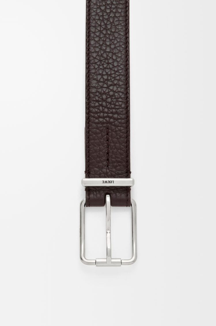 LOEWE Cinturón esencial en piel de ternera graneada Rojo Oscuro/Paladio Vintage